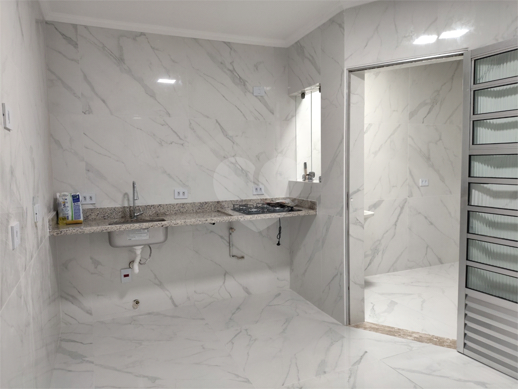 Casa em condomínio com 3 quartos e 3 vagas