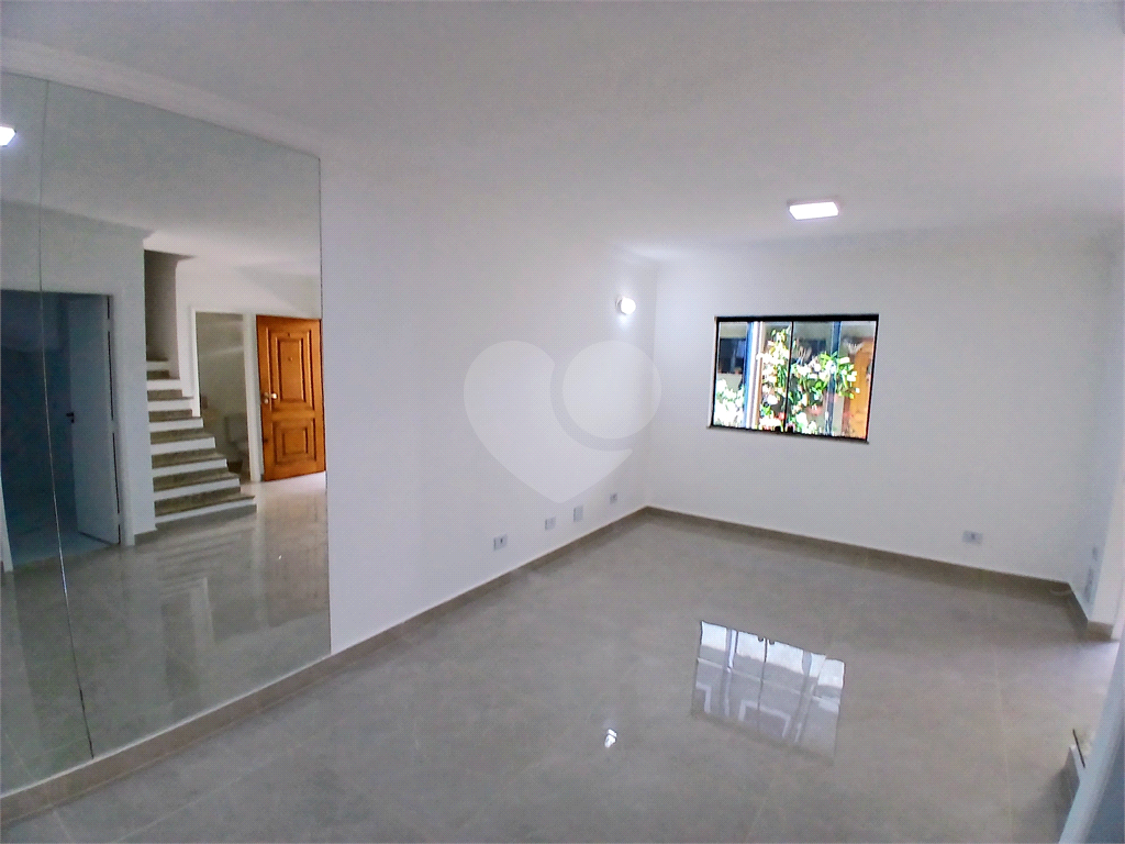 Casa em condomínio com 3 quartos e 3 vagas