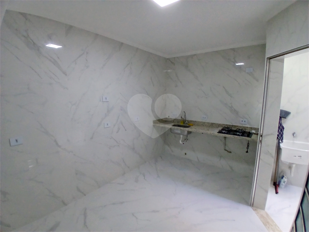 Casa em condomínio com 3 quartos e 3 vagas