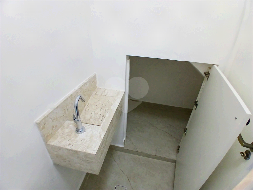 Casa em condomínio com 3 quartos e 3 vagas