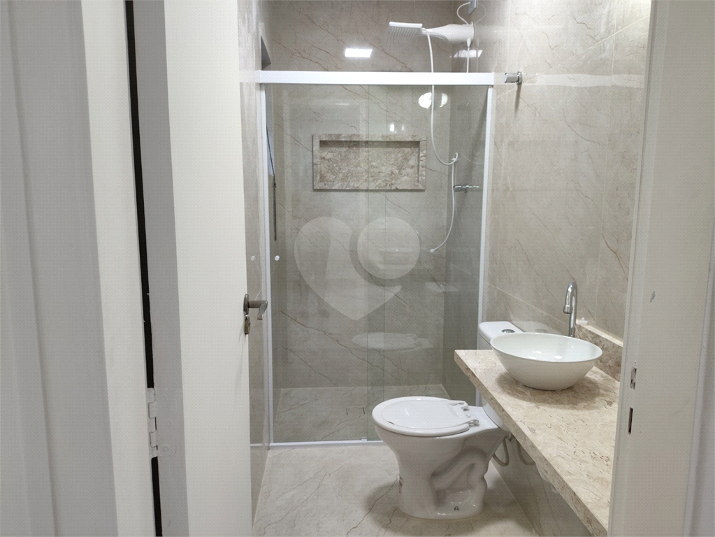 Casa em condomínio com 3 quartos e 3 vagas