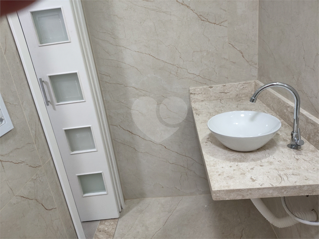 Casa em condomínio com 3 quartos e 3 vagas