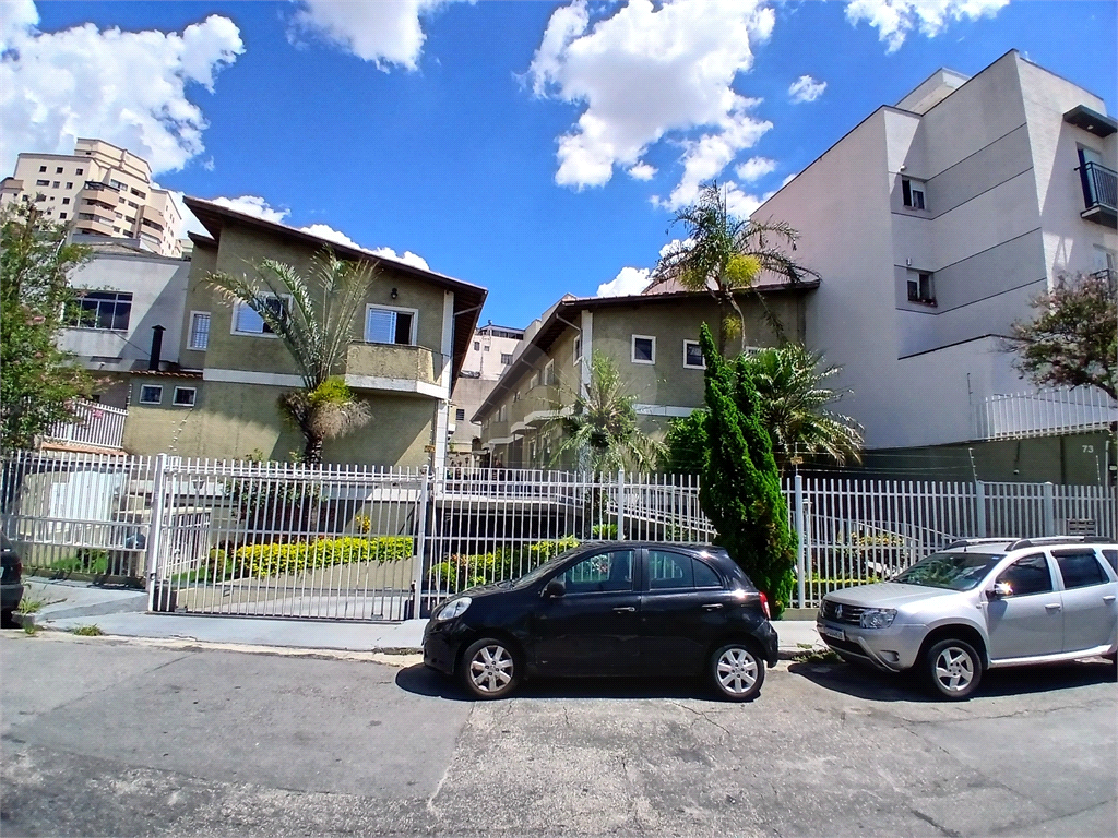 Casa em condomínio com 3 quartos e 3 vagas