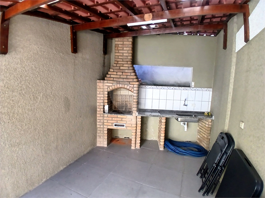 Casa em condomínio com 3 quartos e 3 vagas