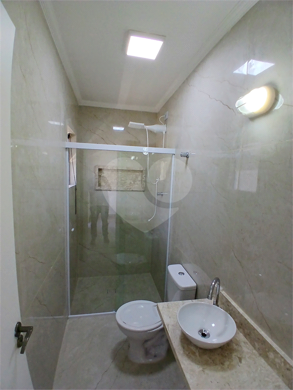 Casa em condomínio com 3 quartos e 3 vagas