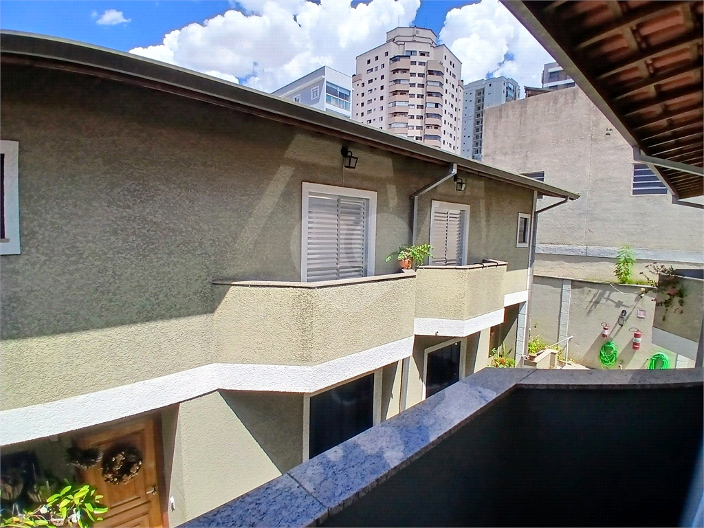 Casa em condomínio com 3 quartos e 3 vagas