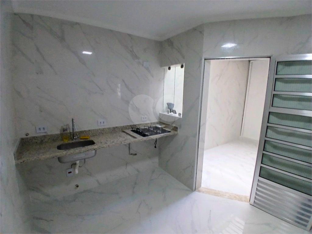 Casa em condomínio com 3 quartos e 3 vagas