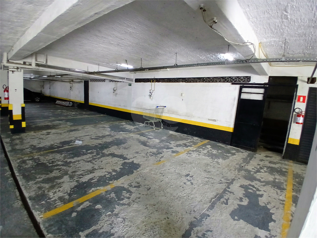 Casa em condomínio com 3 quartos e 3 vagas