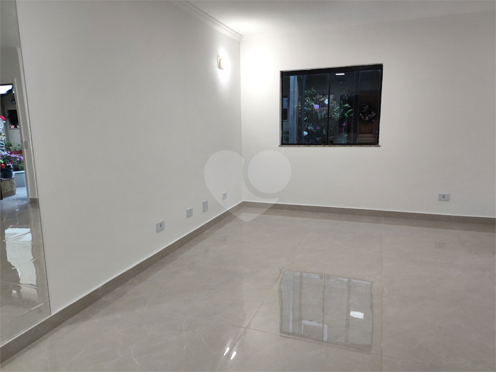 Casa em condomínio com 3 quartos e 3 vagas