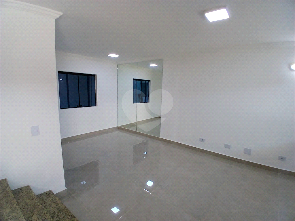 Casa em condomínio com 3 quartos e 3 vagas