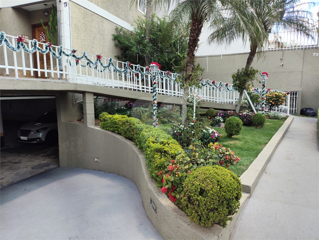 Casa em condomínio com 3 quartos e 3 vagas