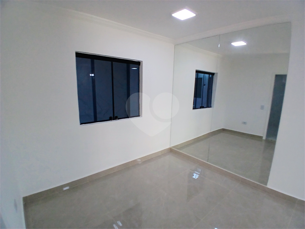 Casa em condomínio com 3 quartos e 3 vagas