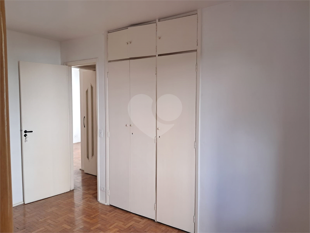 Apartamento a venda em Pinheiros com 78m2, sala de dois ambientes, 2 dormitório,, dependência de empregada e 1 vaga de garagem.. 