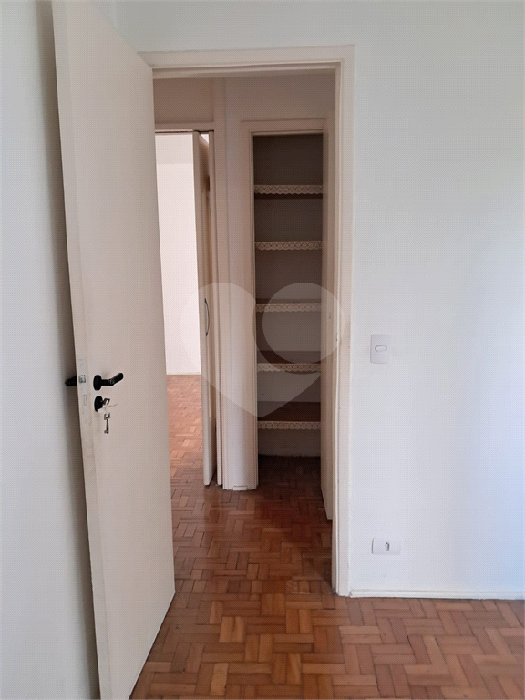 Apartamento a venda em Pinheiros com 78m2, sala de dois ambientes, 2 dormitório,, dependência de empregada e 1 vaga de garagem.. 