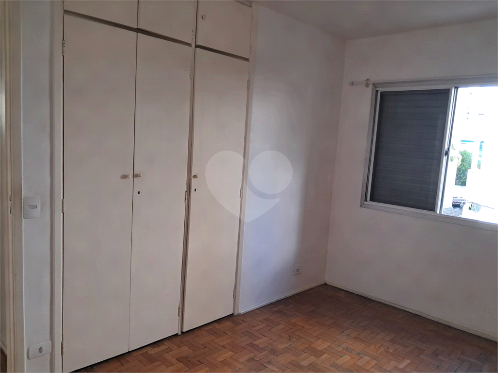 Apartamento a venda em Pinheiros com 78m2, sala de dois ambientes, 2 dormitório,, dependência de empregada e 1 vaga de garagem.. 