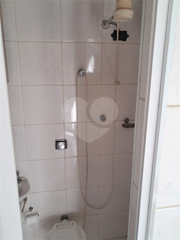 Apartamento a venda em Pinheiros com 78m2, sala de dois ambientes, 2 dormitório,, dependência de empregada e 1 vaga de garagem.. 