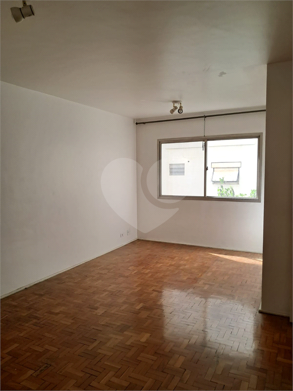 Apartamento a venda em Pinheiros com 78m2, sala de dois ambientes, 2 dormitório,, dependência de empregada e 1 vaga de garagem.. 