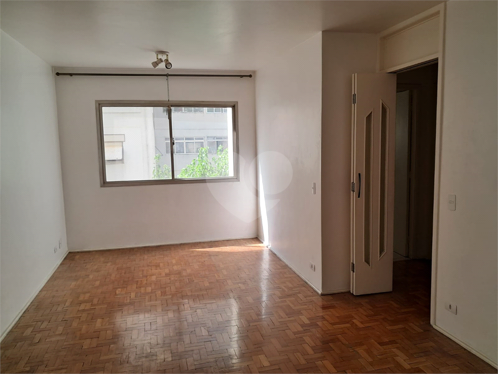 Apartamento a venda em Pinheiros com 78m2, sala de dois ambientes, 2 dormitório,, dependência de empregada e 1 vaga de garagem.. 