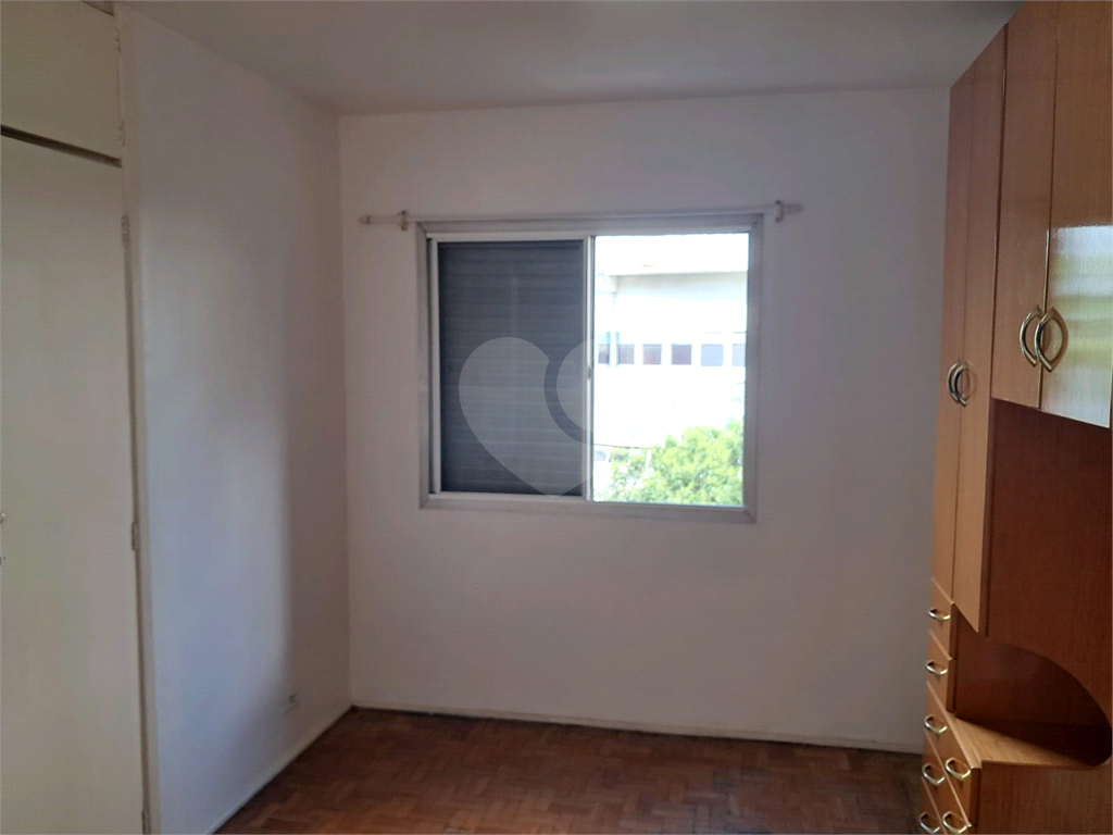 Apartamento a venda em Pinheiros com 78m2, sala de dois ambientes, 2 dormitório,, dependência de empregada e 1 vaga de garagem.. 
