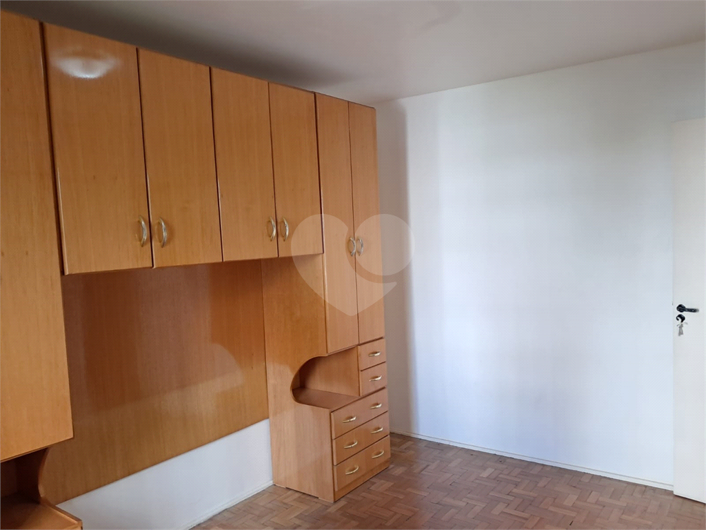 Apartamento a venda em Pinheiros com 78m2, sala de dois ambientes, 2 dormitório,, dependência de empregada e 1 vaga de garagem.. 