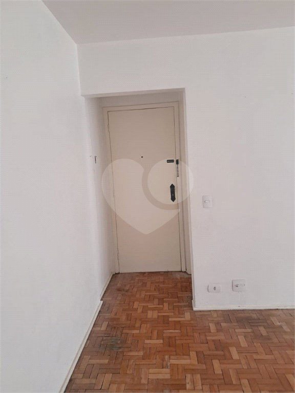 Apartamento a venda em Pinheiros com 78m2, sala de dois ambientes, 2 dormitório,, dependência de empregada e 1 vaga de garagem.. 