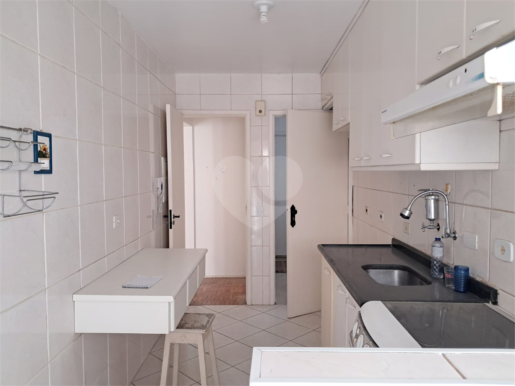 Apartamento a venda em Pinheiros com 78m2, sala de dois ambientes, 2 dormitório,, dependência de empregada e 1 vaga de garagem.. 