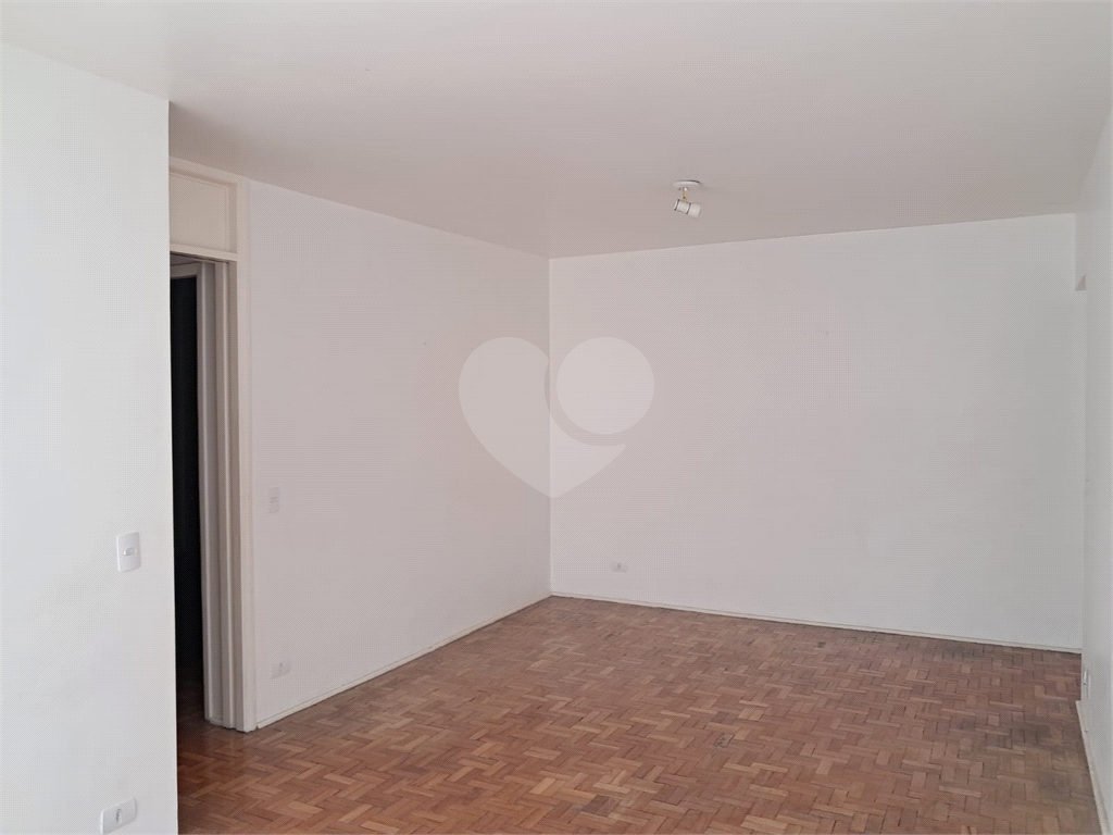 Apartamento a venda em Pinheiros com 78m2, sala de dois ambientes, 2 dormitório,, dependência de empregada e 1 vaga de garagem.. 