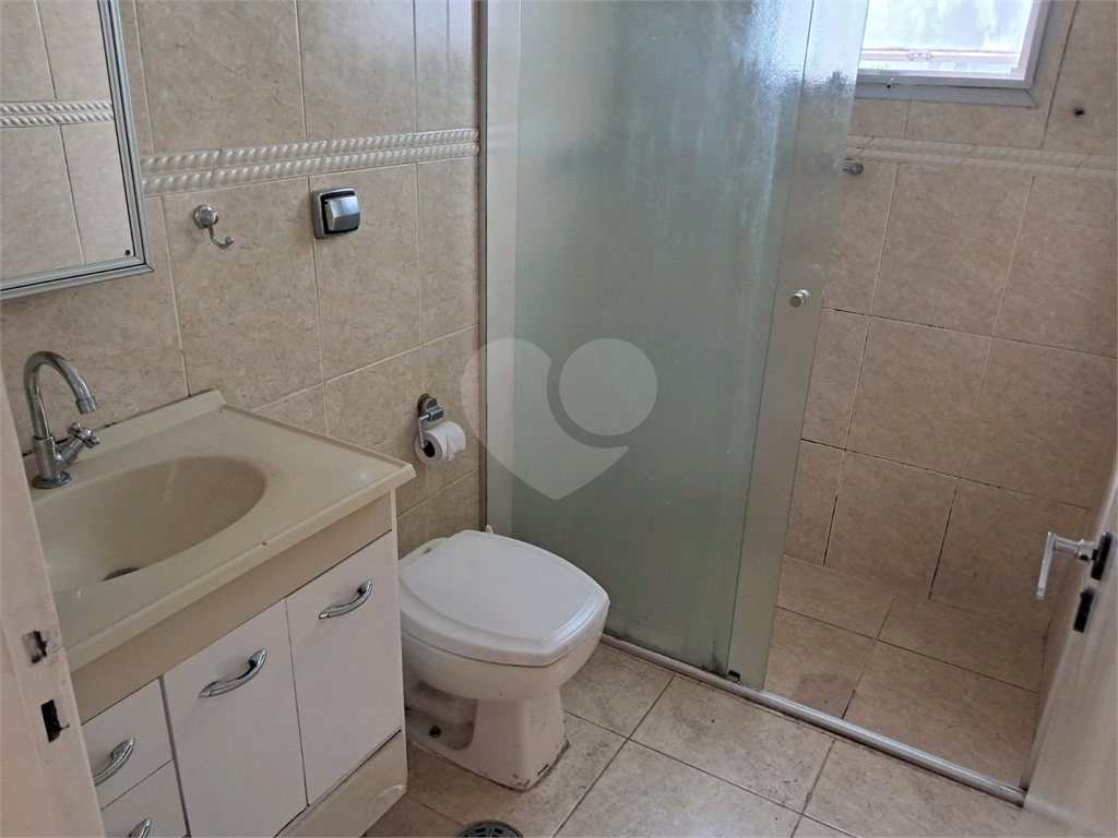 Apartamento a venda em Pinheiros com 78m2, sala de dois ambientes, 2 dormitório,, dependência de empregada e 1 vaga de garagem.. 