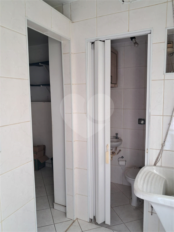 Apartamento a venda em Pinheiros com 78m2, sala de dois ambientes, 2 dormitório,, dependência de empregada e 1 vaga de garagem.. 