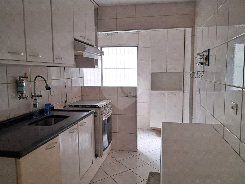 Apartamento a venda em Pinheiros com 78m2, sala de dois ambientes, 2 dormitório,, dependência de empregada e 1 vaga de garagem.. 
