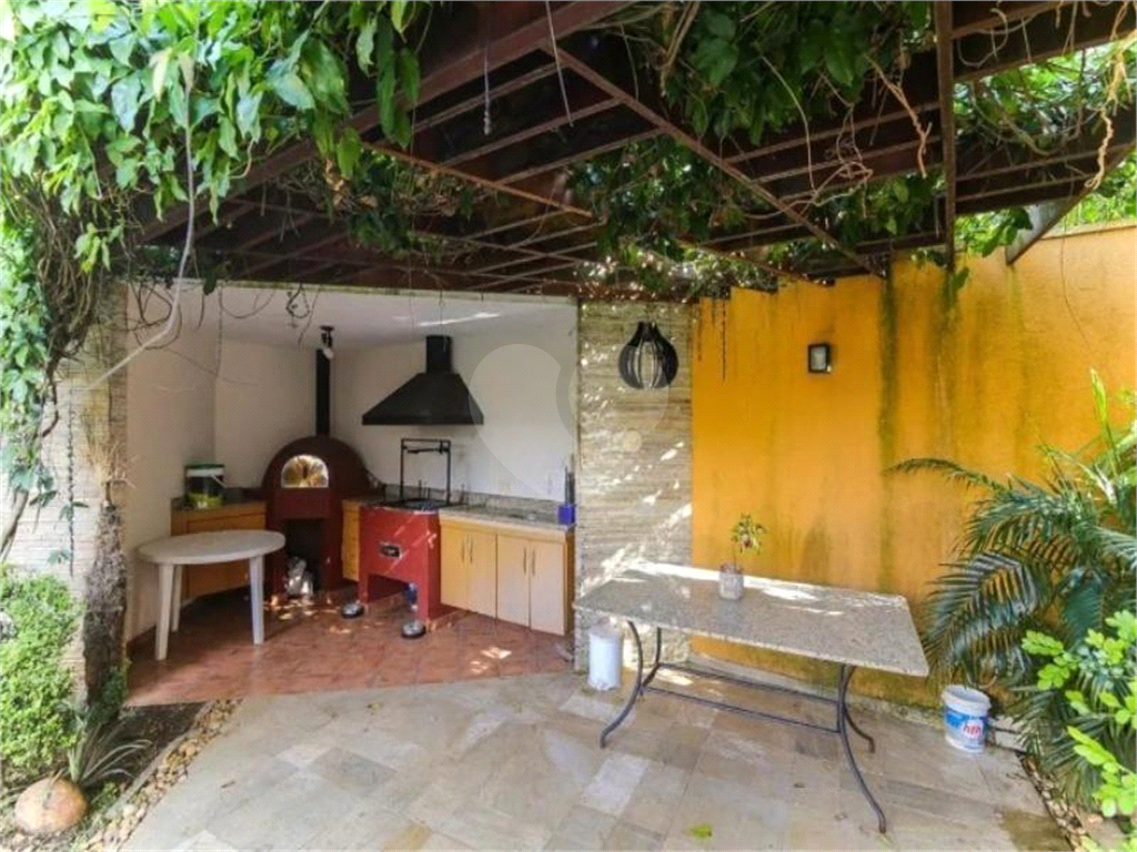 Casa de alto padrão no Morumbi – segurança, luz natural e elegância em um refúgio urbano exclusivo.