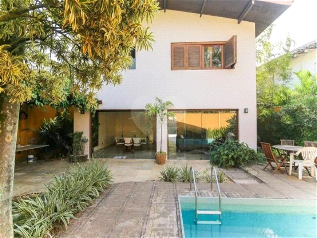 Casa de alto padrão no Morumbi – segurança, luz natural e elegância em um refúgio urbano exclusivo.