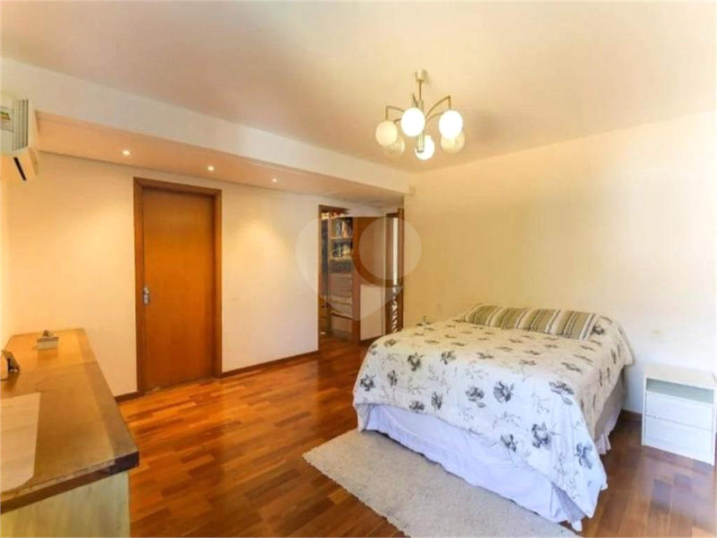 Casa de alto padrão no Morumbi – segurança, luz natural e elegância em um refúgio urbano exclusivo.