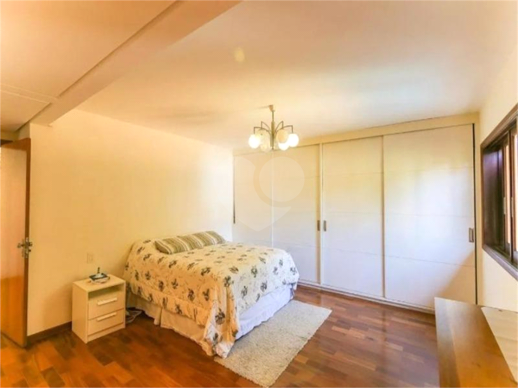 Casa de alto padrão no Morumbi – segurança, luz natural e elegância em um refúgio urbano exclusivo.
