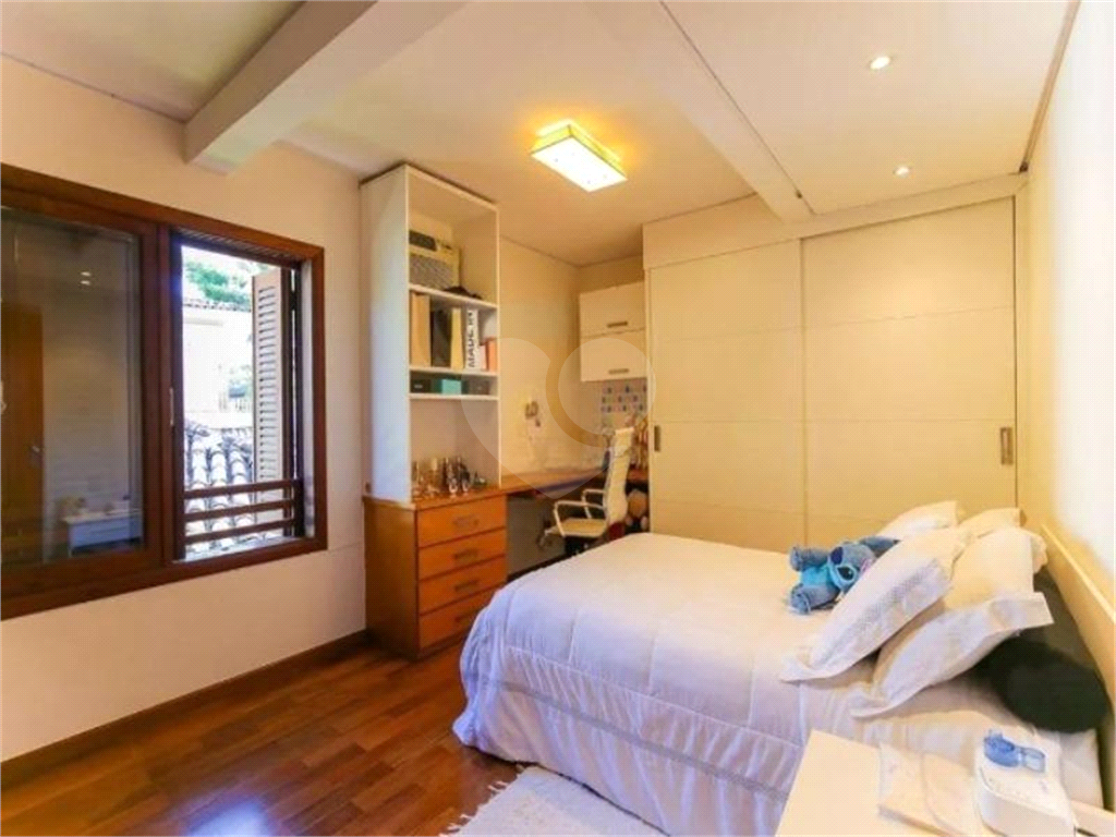 Casa de alto padrão no Morumbi – segurança, luz natural e elegância em um refúgio urbano exclusivo.