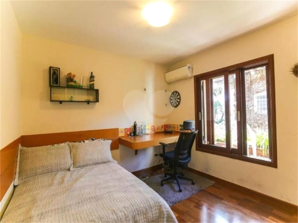 Casa de alto padrão no Morumbi – segurança, luz natural e elegância em um refúgio urbano exclusivo.