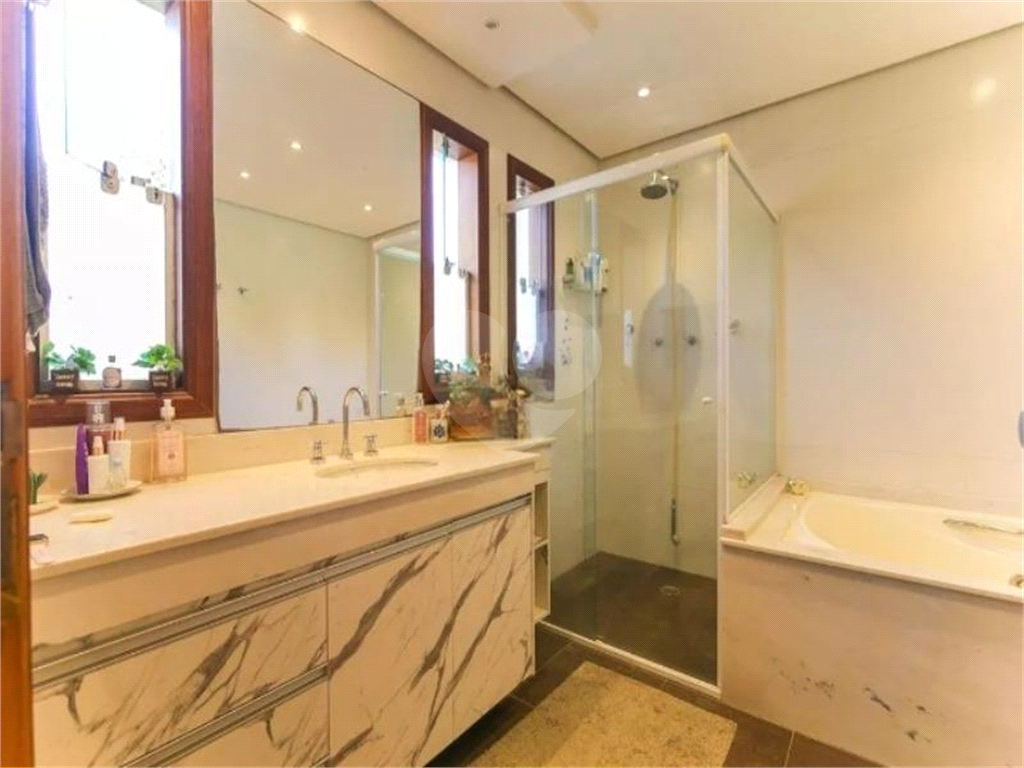 Casa de alto padrão no Morumbi – segurança, luz natural e elegância em um refúgio urbano exclusivo.