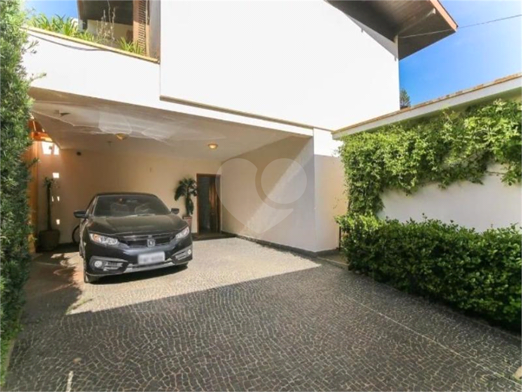 Casa de alto padrão no Morumbi – segurança, luz natural e elegância em um refúgio urbano exclusivo.
