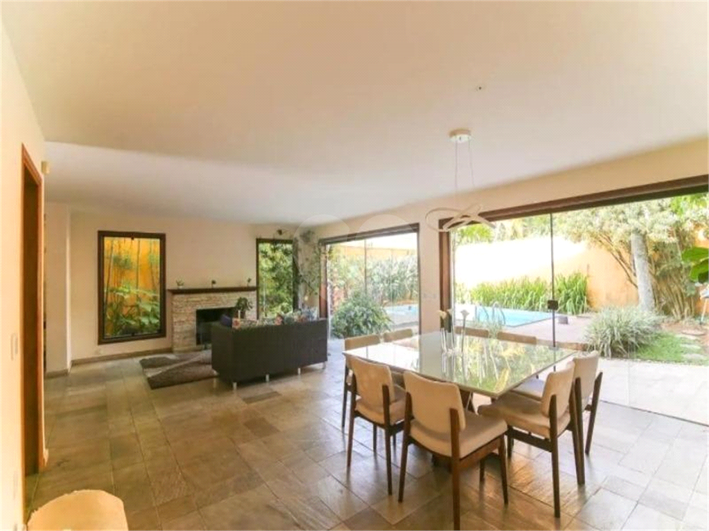 Casa de alto padrão no Morumbi – segurança, luz natural e elegância em um refúgio urbano exclusivo.