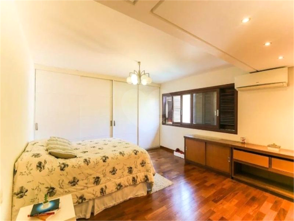 Casa de alto padrão no Morumbi – segurança, luz natural e elegância em um refúgio urbano exclusivo.