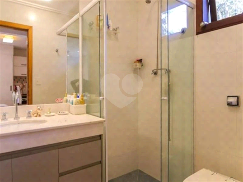 Casa de alto padrão no Morumbi – segurança, luz natural e elegância em um refúgio urbano exclusivo.