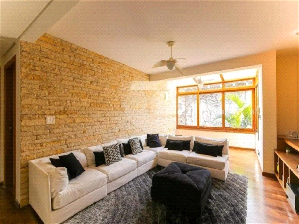 Casa de alto padrão no Morumbi – segurança, luz natural e elegância em um refúgio urbano exclusivo.