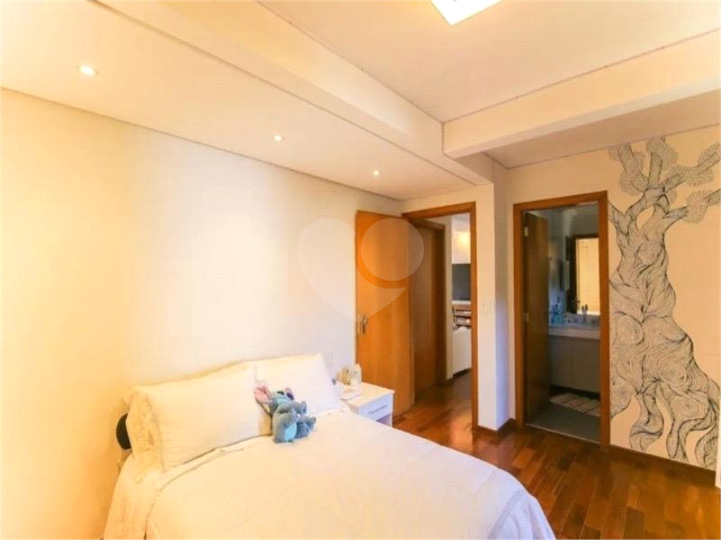 Casa de alto padrão no Morumbi – segurança, luz natural e elegância em um refúgio urbano exclusivo.