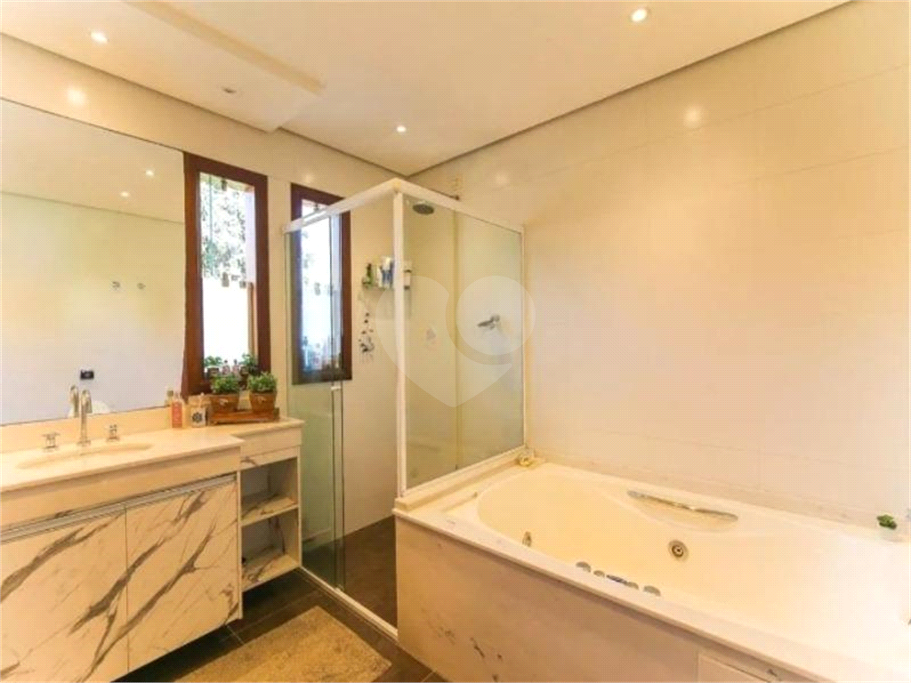 Casa de alto padrão no Morumbi – segurança, luz natural e elegância em um refúgio urbano exclusivo.