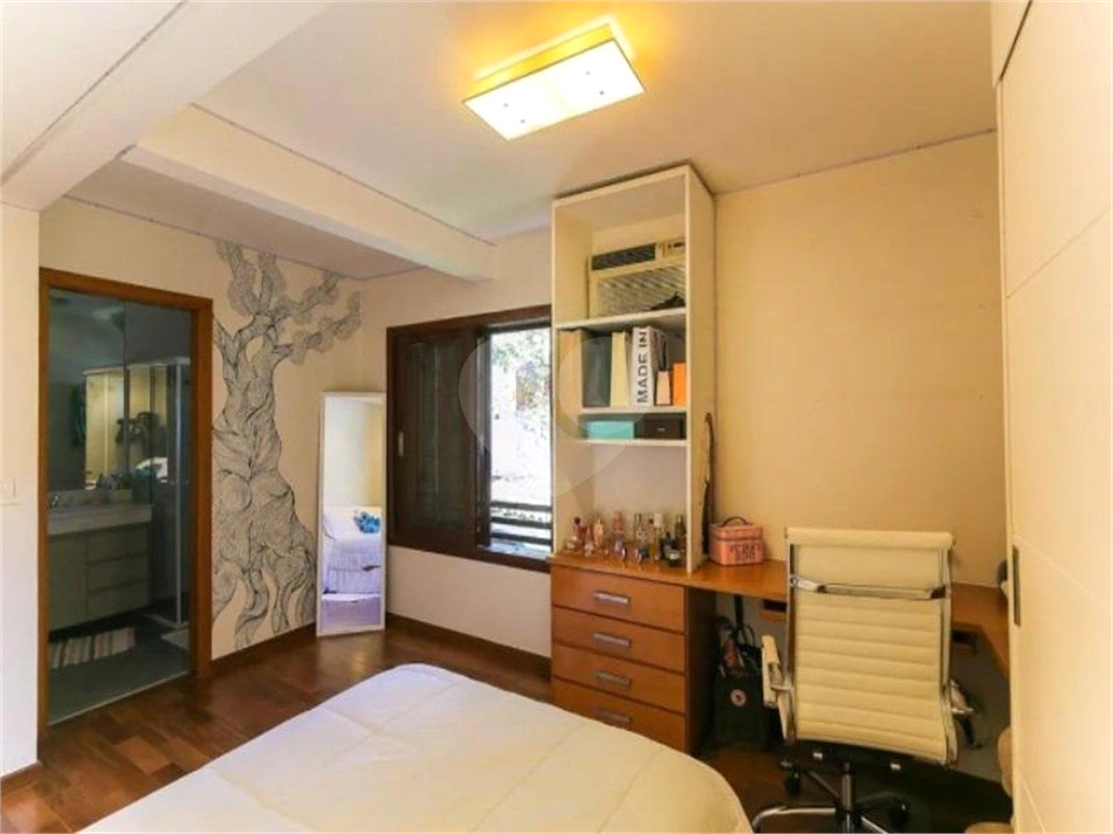 Casa de alto padrão no Morumbi – segurança, luz natural e elegância em um refúgio urbano exclusivo.