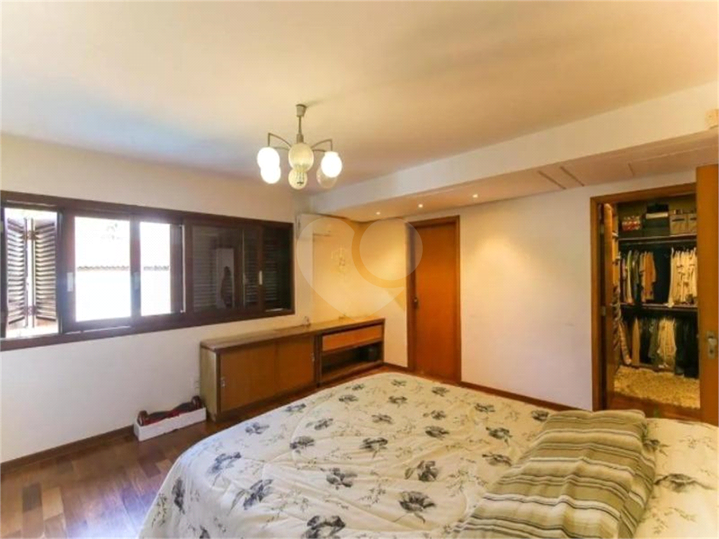 Casa de alto padrão no Morumbi – segurança, luz natural e elegância em um refúgio urbano exclusivo.