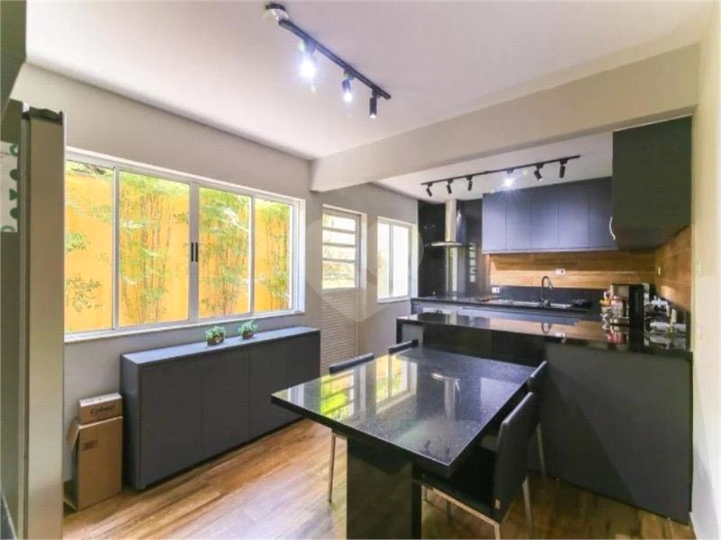 Casa de alto padrão no Morumbi – segurança, luz natural e elegância em um refúgio urbano exclusivo.