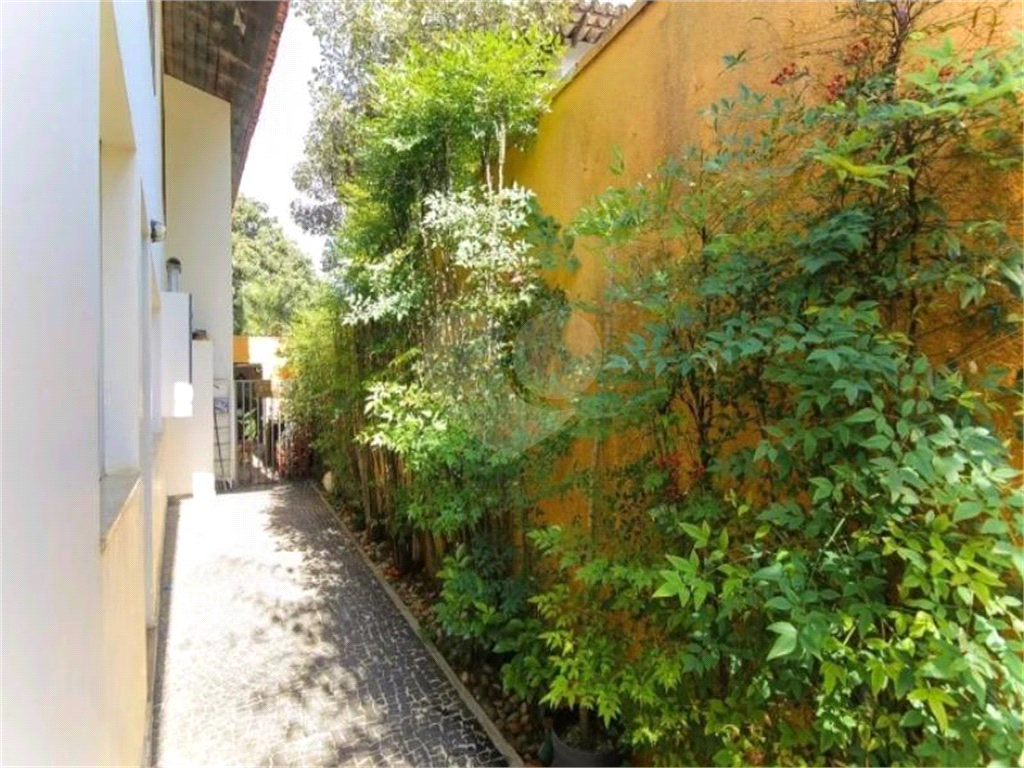 Casa de alto padrão no Morumbi – segurança, luz natural e elegância em um refúgio urbano exclusivo.