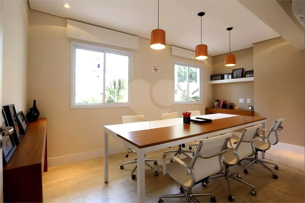 Apartamento ensolarado com 2 dormitórios, suíte e vaga fixa na Vila Madalena