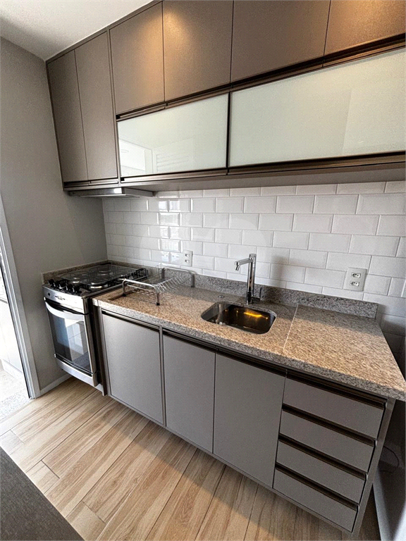 Apartamento ensolarado com 2 dormitórios, suíte e vaga fixa na Vila Madalena